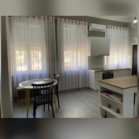 New New Bazaar Apartman Tirana Kültér fotó