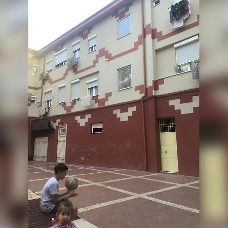 New New Bazaar Apartman Tirana Kültér fotó