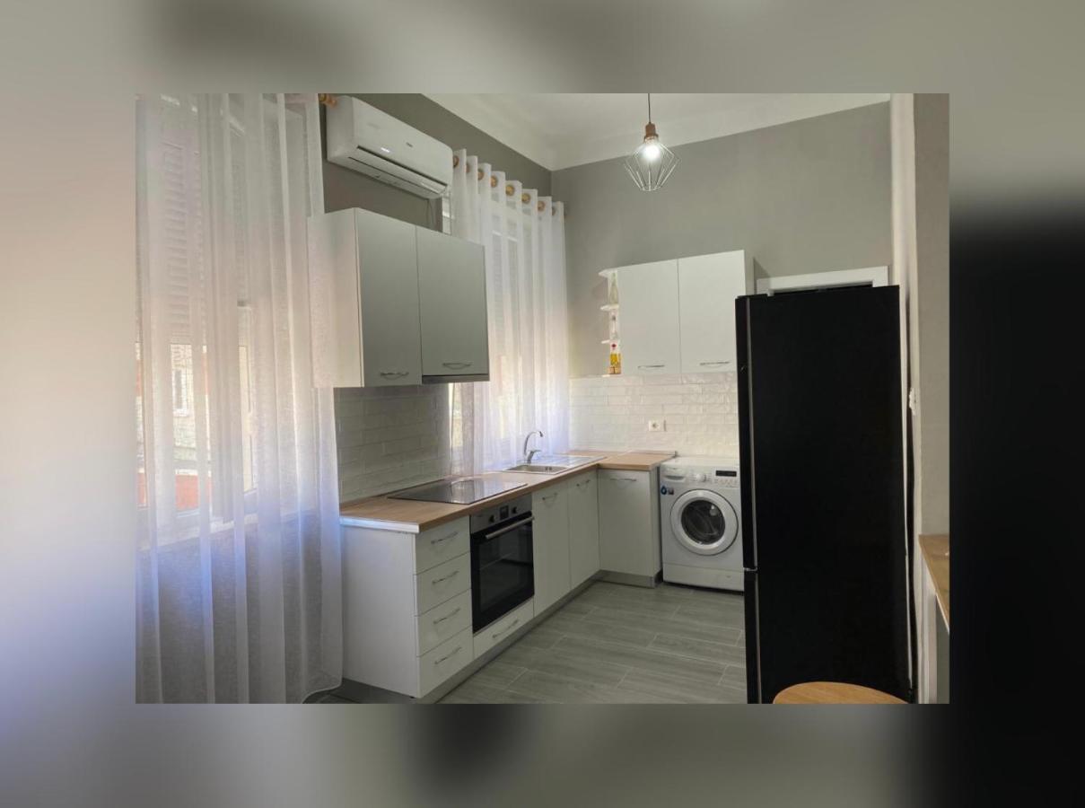 New New Bazaar Apartman Tirana Kültér fotó