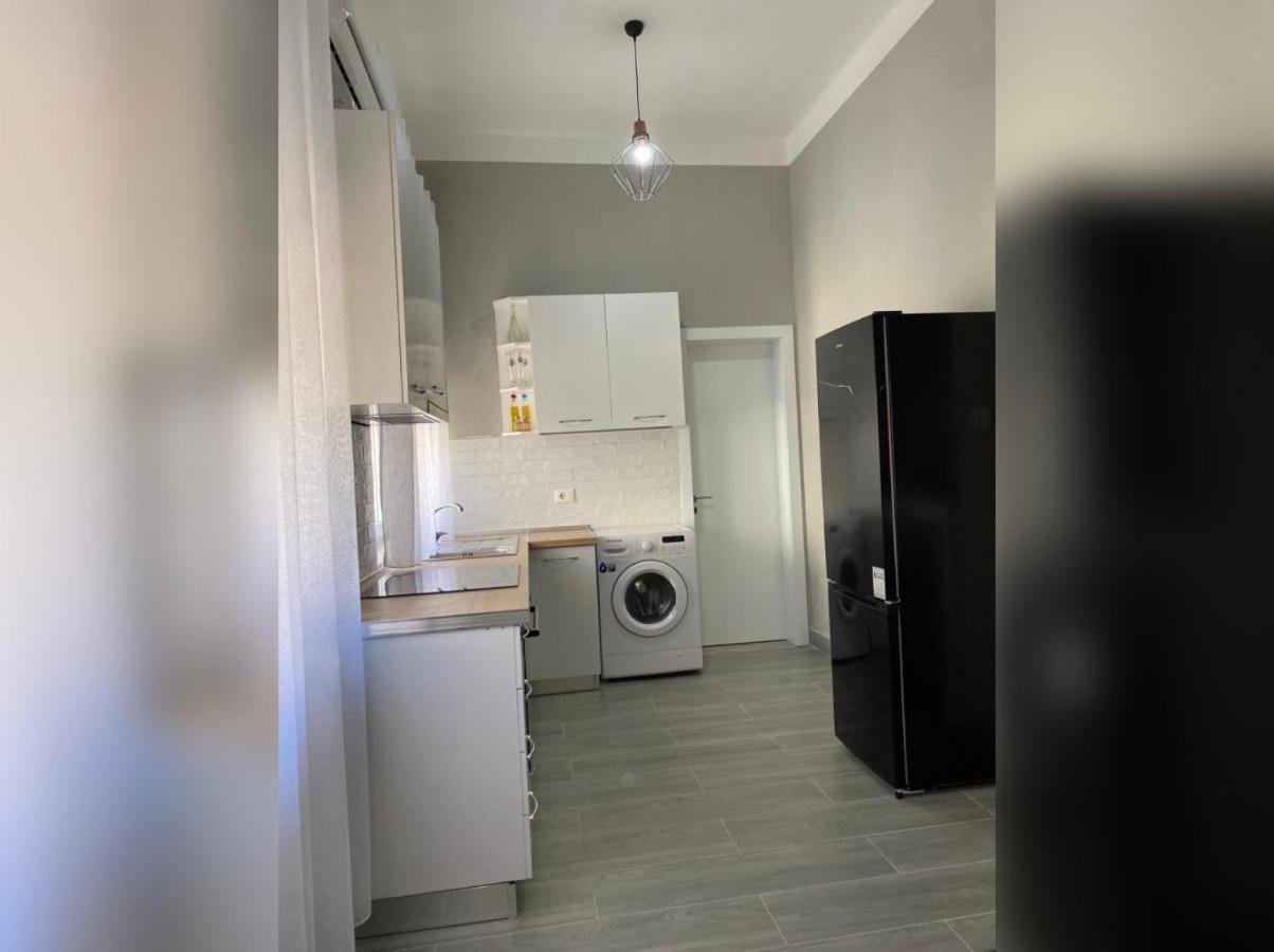 New New Bazaar Apartman Tirana Kültér fotó